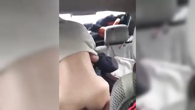 Горячий секс в машине с молодой таджичкой